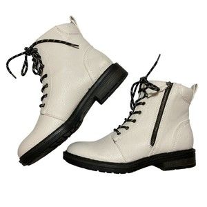 New Baretraps Cream Faux Leather Women's Amy Sue Lace-up Boots New 8 Reg